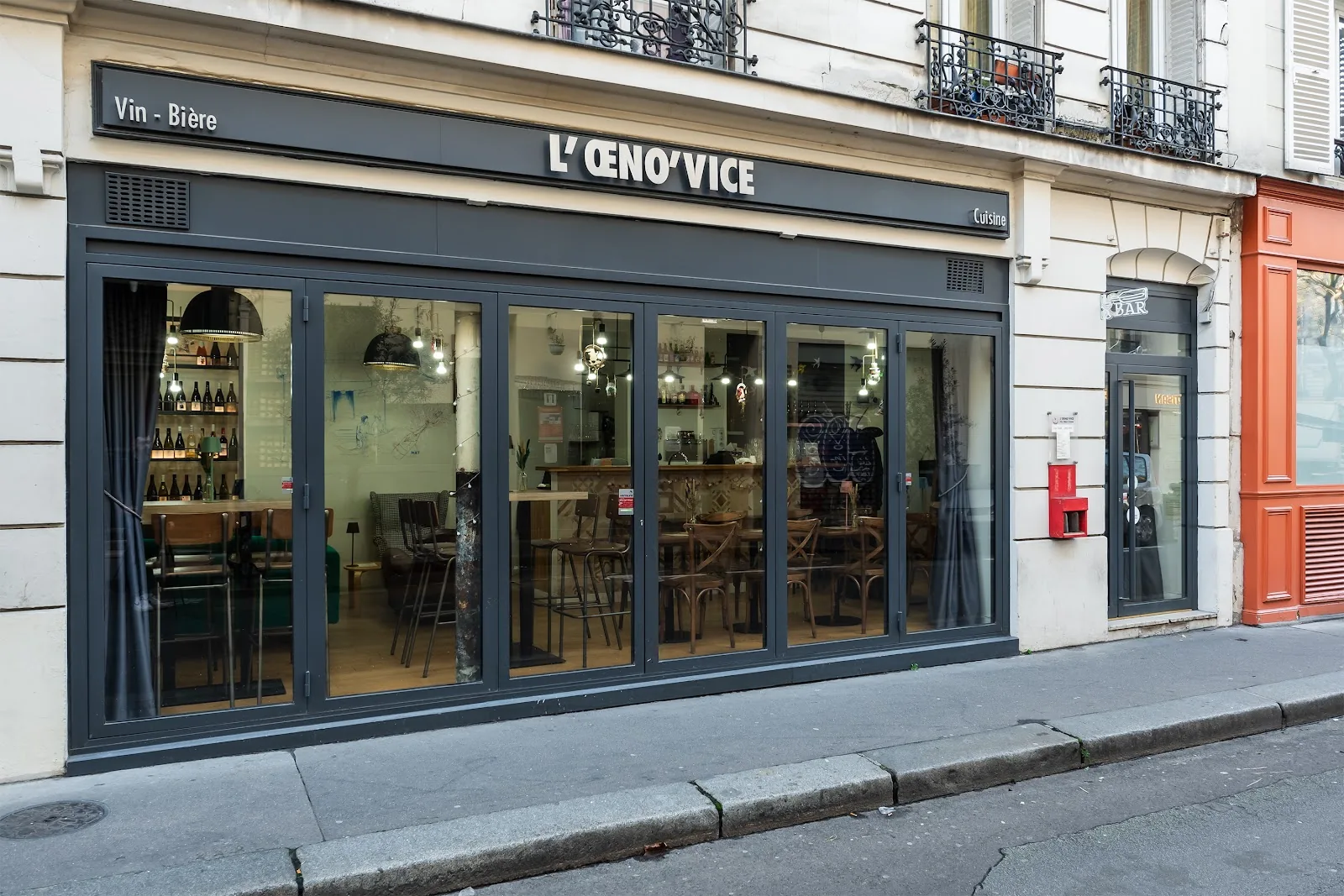 La devanture de L'Œno'Vice de jour, 33 rue de Crussol
